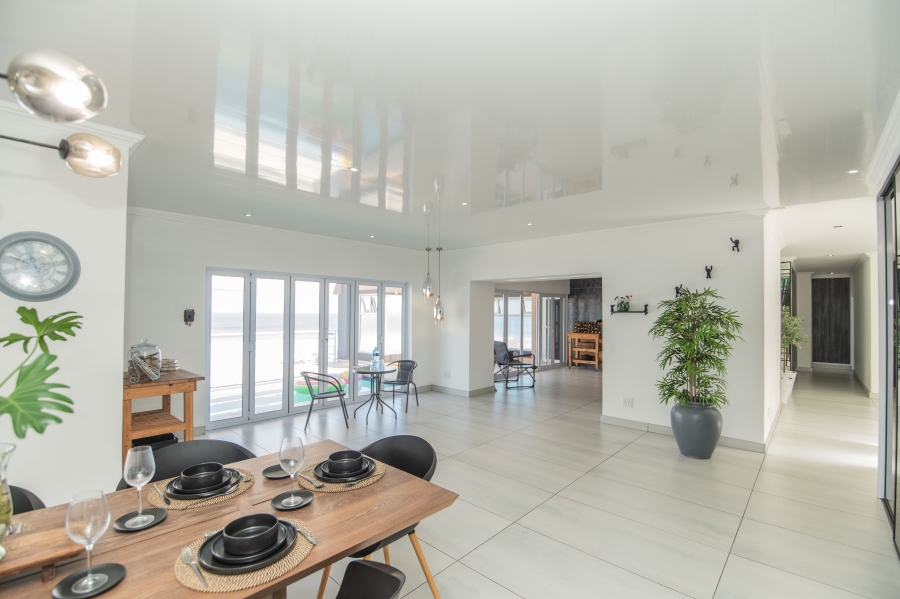 6 Bedroom Property for Sale in Beachview Eastern Cape